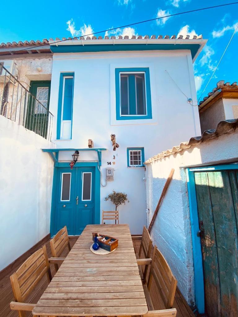 Malta House In Galaxidi Villa Exterior foto