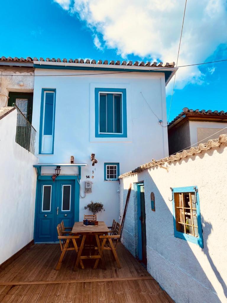 Malta House In Galaxidi Villa Exterior foto